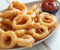 Alici impanate e falsi calamari, salsa dolce piccante