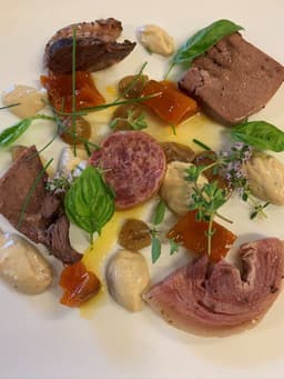 Filetto di maiale, salsa di tonno, salsa verde, mostarda di zucca