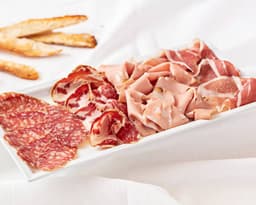 Affettato di salumi con giardiniera
