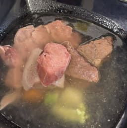 Bollito non bollito, salsa verde, mostarda di zucca e castagne