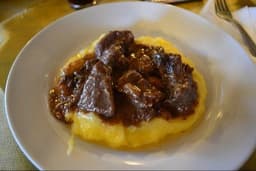 Stracotto di capriolo selvaggio con polenta integrale