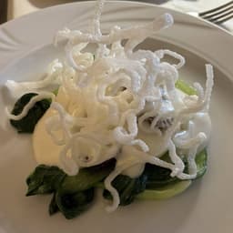 Reale in doppia cottura, fonduta di scamorza e tagliolini fritti