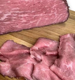 Carpaccio cotto di agnello, salsa di tonno e bufaline