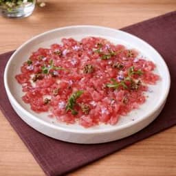 Carpaccio di battuta di fassona piemontese, salse al ginger, erbe dell'orto