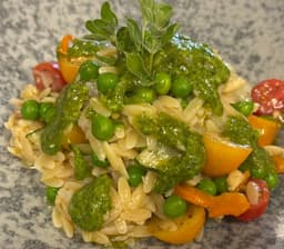 Insalata di falso riso, gamberi e pesto di basilico (G)
