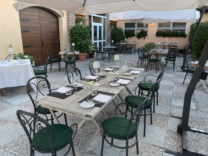 Plateatico e veranda all'aperto ristorante di Crema Hostaria Sancarlo